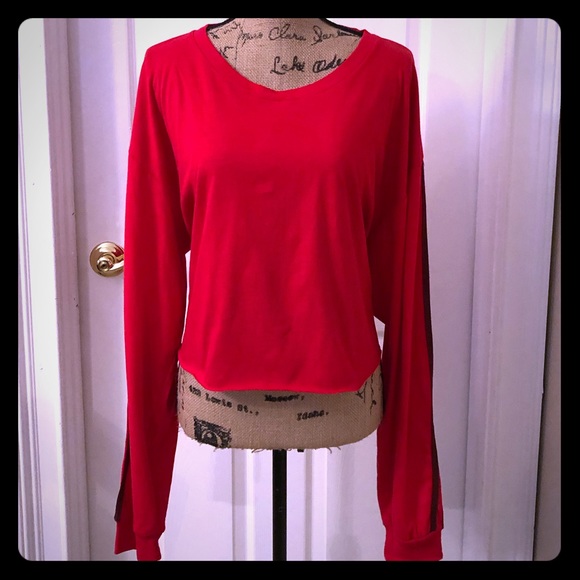 Rue21 Tops - NWT Rue21 long sleeve crop top